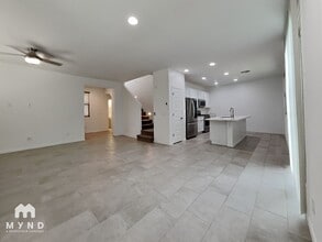 14238 W Hackamore Dr., Unit 602 in Surprise, AZ - Foto de edificio - Building Photo