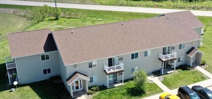 The Meadows Apartments in Oelwein, IA - Foto de edificio - Building Photo