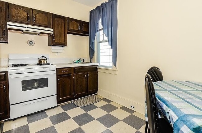 95 Maple St in West Orange, NJ - Building Photo - Building Photo
