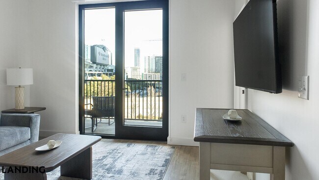 1007 S Mint St, Unit 817 in Charlotte, NC - Building Photo - Building Photo