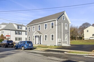 8 Elm St, Unit #1 in Peabody, MA - Foto de edificio - Building Photo