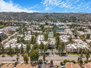 21500 Burbank Blvd in Los Angeles, CA - Building Photo - Building Photo