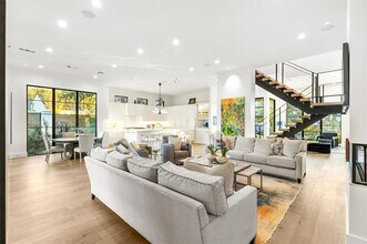 3771 Almazan Dr in Dallas, TX - Building Photo - Building Photo