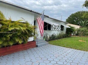 1545 NE 138th St in North Miami, FL - Building Photo - Building Photo