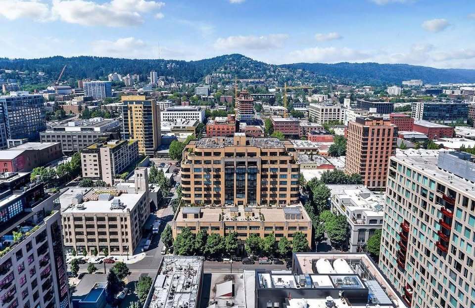 420 NW 11th Ave, Unit 709 in Portland, OR - Building Photo