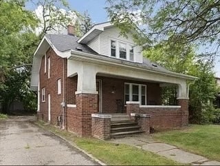 property at 718 N Chevrolet Ave