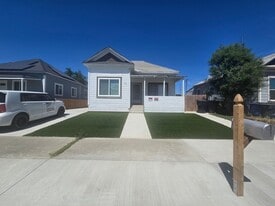 128 E 4th St in Hanford, CA - Building Photo