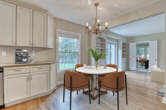 645 Hi View Ct in Elm Grove, WI - Building Photo - Building Photo