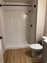 7416 N Albina Ave in Portland, OR - Foto de edificio - Building Photo