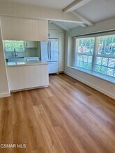 23939 Oxnard St in Los Angeles, CA - Building Photo - Building Photo