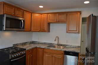 364 21st Ave NE in Hickory, NC - Foto de edificio - Building Photo