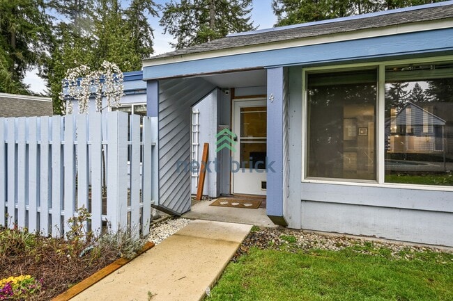 4308 NE Sunset Blvd in Renton, WA - Building Photo - Building Photo