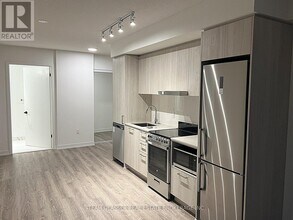 195 Commerce St in Vaughan, ON - Building Photo - Building Photo