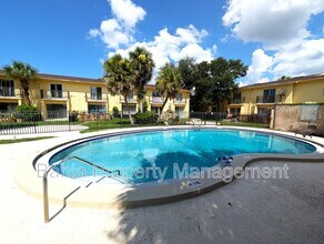 7512 Dolonita Dr in Tampa, FL - Building Photo - Building Photo