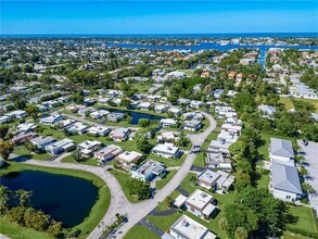 3 Knights Bridge Rd, Unit D417 in Naples, FL - Foto de edificio - Building Photo