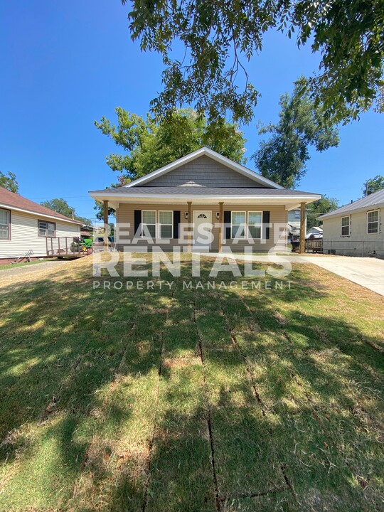 924 Wilson Ave in Gadsden, AL - Building Photo