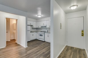 Johnson Legacy East Apartments in Milwaukee, WI - Building Photo