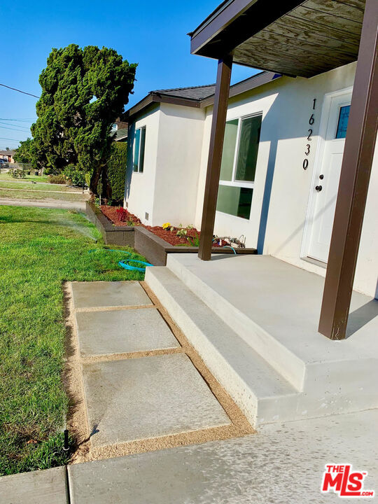 16230 Gramercy Pl in Gardena, CA - Foto de edificio - Building Photo