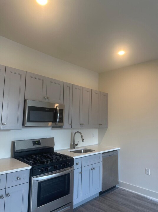 320 South St, Unit 2 in Philadelphia, PA - Building Photo