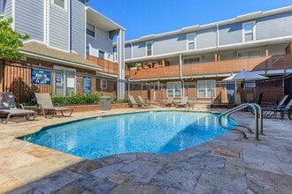 The Arts Apartments at West Napoleon in Metairie, LA - Building Photo - Building Photo