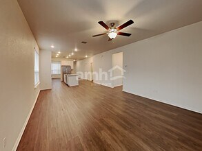2725 Brogan Crk in Canyon Lake, TX - Building Photo - Building Photo