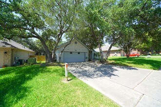 13335 Demeter in Universal City, TX - Building Photo - Building Photo