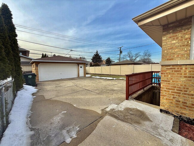 8032 Wisner St in Niles, IL - Building Photo - Building Photo