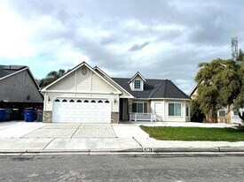 4778 W Oswego Ave in Fresno, CA - Building Photo