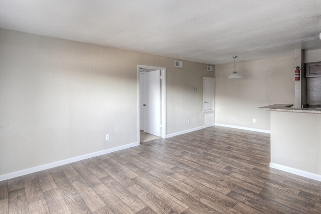 Heatherwood Apartments in Houston, TX - Building Photo - Building Photo