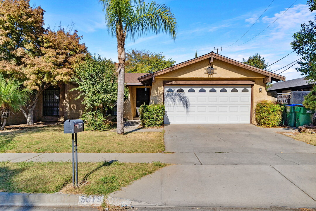 5079 E BREMER AVE in Fresno, CA - Building Photo