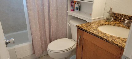 2643 NE 8th Ave, Unit 11 in Wilton Manors, FL - Building Photo - Building Photo