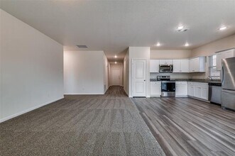 2525 Comal Creek Dr in Glenn Heights, TX - Foto de edificio - Building Photo