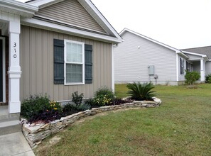 310 Jasmine Ln in Jacksonville, NC - Foto de edificio - Building Photo