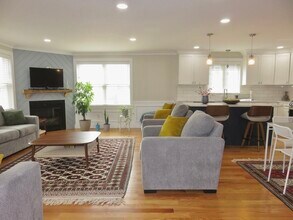 32 Gale St in Waltham, MA - Building Photo - Building Photo