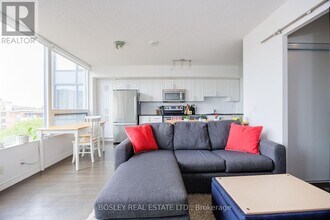 280-280 Donlands Ave in Toronto, ON - Building Photo - Building Photo