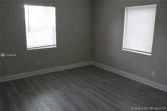 243 SW 9th St-Unit -243 in Dania Beach, FL - Building Photo - Building Photo