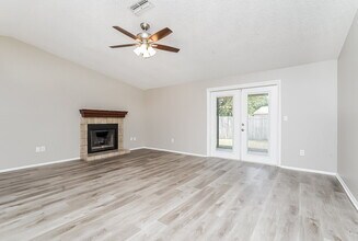 633 Timber Bay Cir W in Oldsmar, FL - Foto de edificio - Building Photo