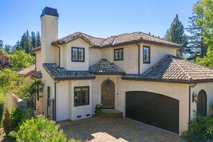 1201 University Dr in Menlo Park, CA - Building Photo