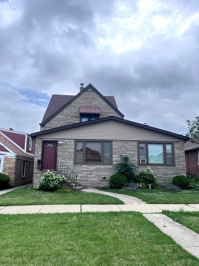 property at 1215 N 19th Ave