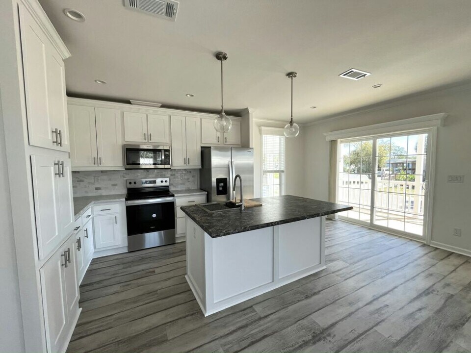 115 N Lake Dr in Leesburg, FL - Building Photo