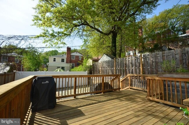 3723 S Four Mile Run Dr in Arlington, VA - Building Photo - Building Photo