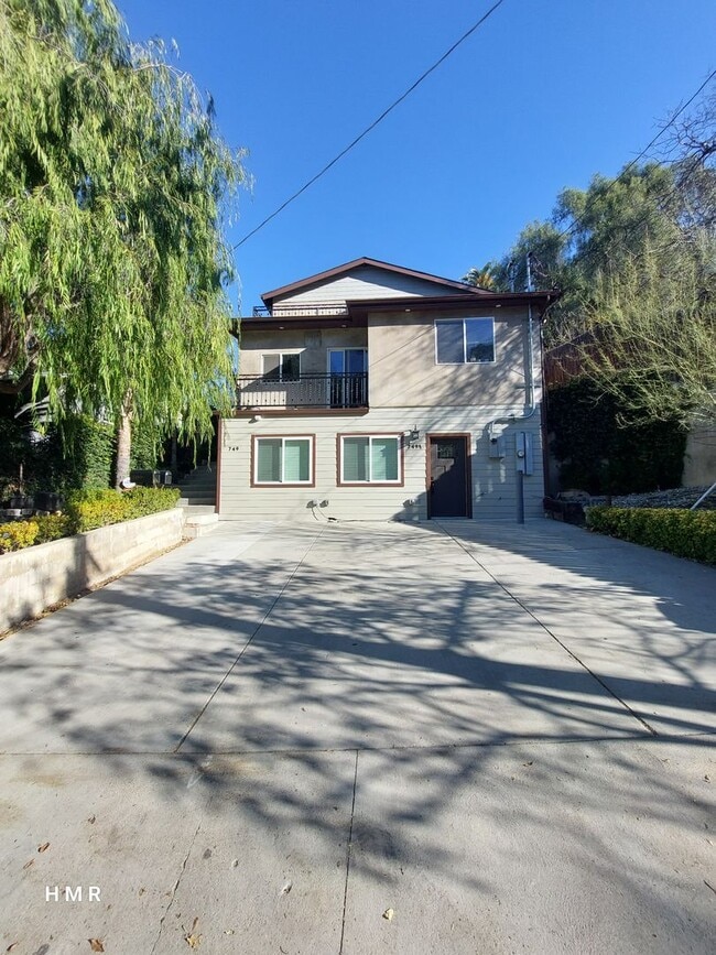 property at 749 1/2 E Ave 43