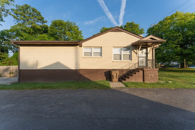 116 Stewarts Ferry Pike in Nashville, TN - Foto de edificio - Building Photo
