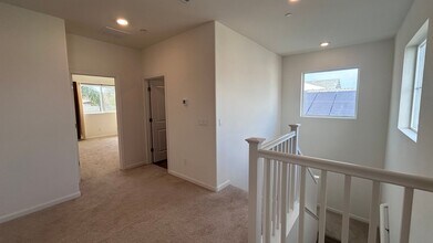 577 Bedfordshire Dr in Patterson, CA - Building Photo - Building Photo