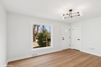 1552 McCraren Rd in Highland Park, IL - Foto de edificio - Building Photo