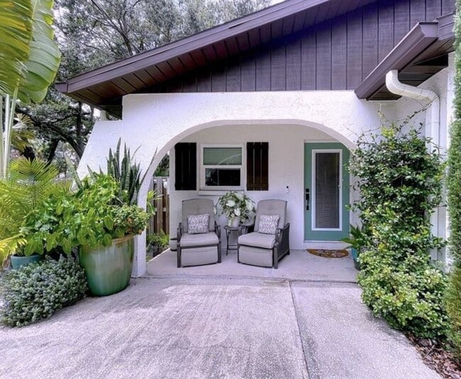 3001 W Binnicker Ave in Tampa, FL - Building Photo - Building Photo