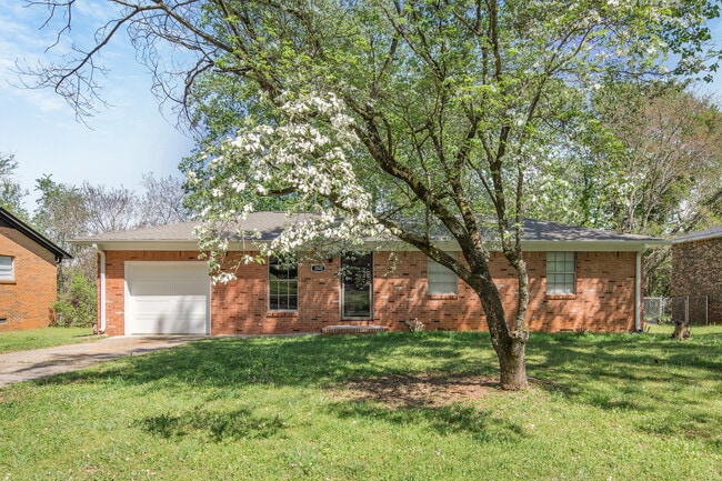 property at 2622 Thornhill Rd NW