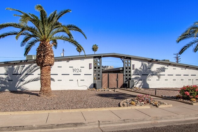 Palm View Manor