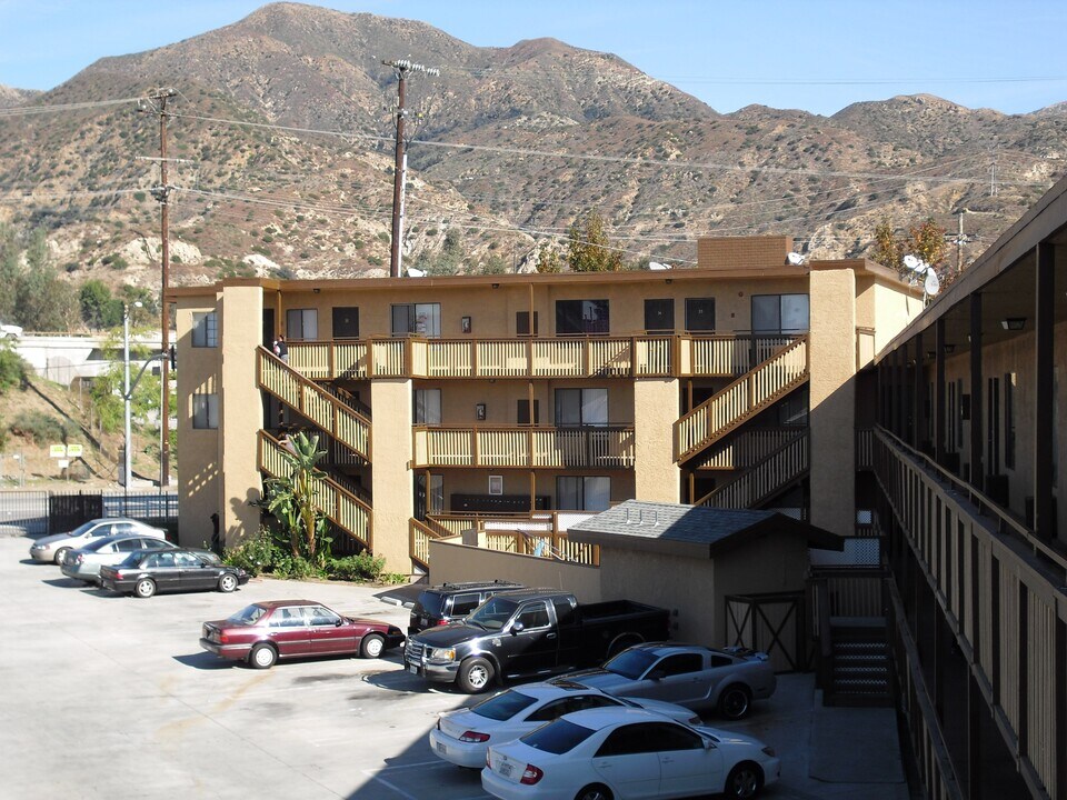 Foothill in Sylmar, CA - Building Photo