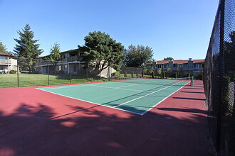 Ridgedale Apartments in University Place, WA - Foto de edificio - Building Photo